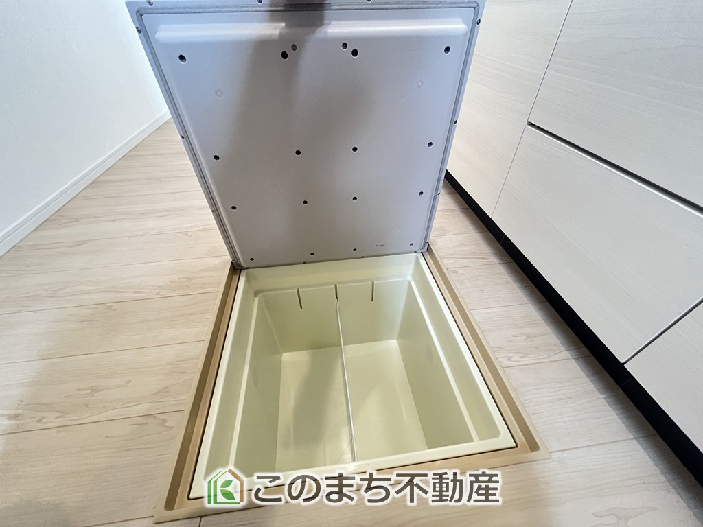 CRADLEGARDEN小山市喜沢第8の収納|床下収納は意外と容量があり、日常のストックにも大活躍です♪