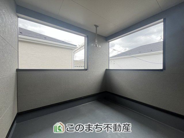 CRADLEGARDEN小山市喜沢第8のバルコニー|南向きの大型バルコニーは陽当り良好で、たっぷりのお洗濯物もよく乾きます！
さらにインナーバルコニーなので雨の日でも安心してお出かけできますね♪