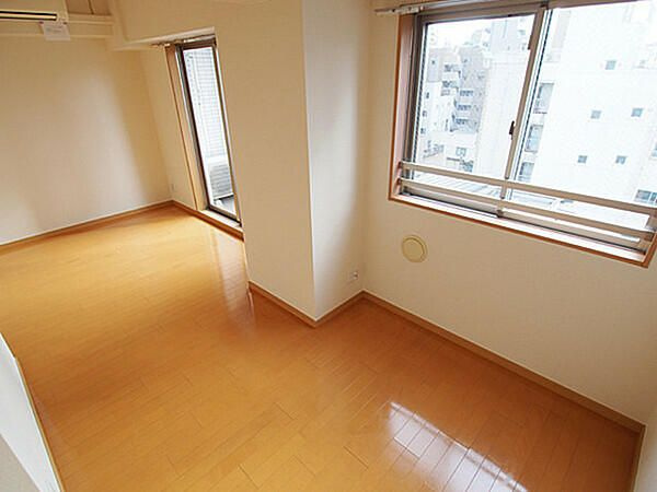 エルニシア上野Ｎｏｒｔｈｅａｓｔの居間・リビング