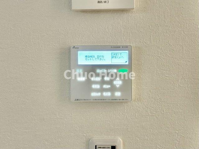 江戸川区北篠崎2丁目新築分譲住宅の冷暖房・空調設備|【床暖房】冬は足元から暖めてくれる床暖房はエアコンとは違って埃が舞いませんので健康にも良さそうですね。