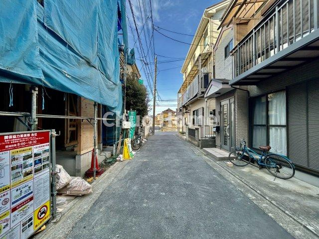 江戸川区北篠崎2丁目新築分譲住宅の前面道路含む現地写真|全面道路