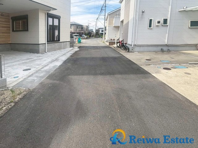 新築戸建　高座郡寒川町岡田の前面道路含む現地写真