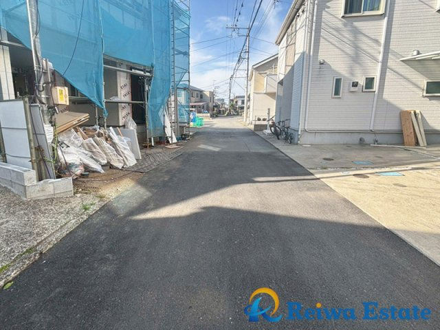 新築戸建　高座郡寒川町岡田の前面道路含む現地写真