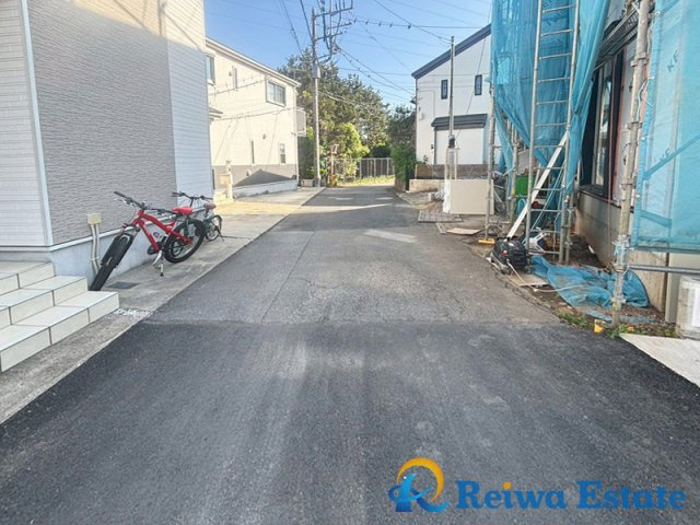 新築戸建　高座郡寒川町岡田の前面道路含む現地写真