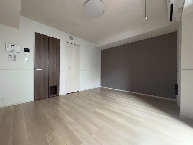 狛江市東和泉１丁目のアパートの居間・リビング