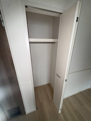 狛江市東和泉１丁目のアパートの収納