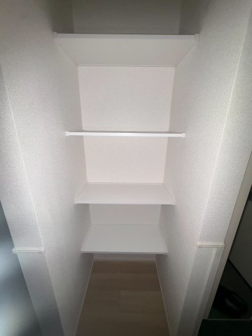 狛江市東和泉１丁目のアパートの収納