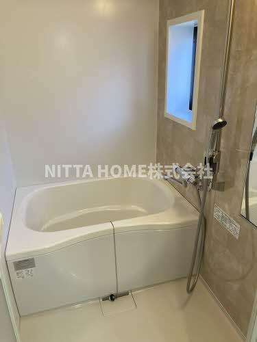 ボヌール誠の浴室|小窓有り◎浴室乾燥機が付いています！