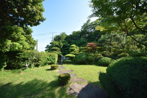 【庭】 | 伊東市岡　戸建 | 広い芝庭つき