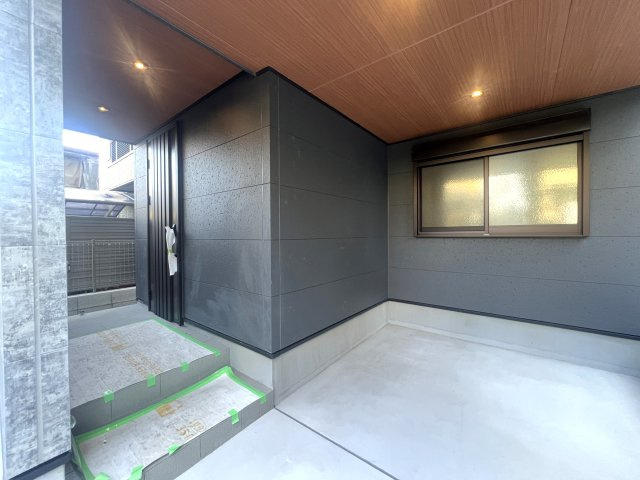 横浜駅まで徒歩19分。ランニングで12分。チャリで7分。【西区浅間町３丁目新築戸建】の駐車場|カースペースがあります