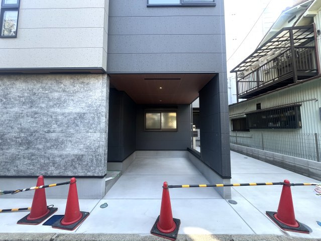 横浜駅まで徒歩19分。ランニングで12分。チャリで7分。【西区浅間町３丁目新築戸建】の外観|外観もきれいです