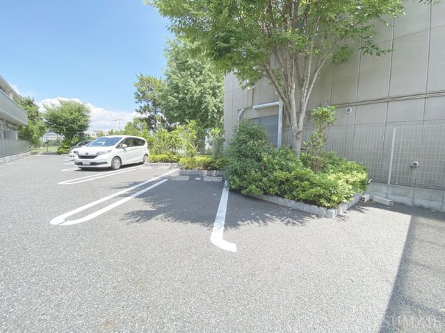 カーサドマーニの駐車場|敷地内に駐車場があります☆