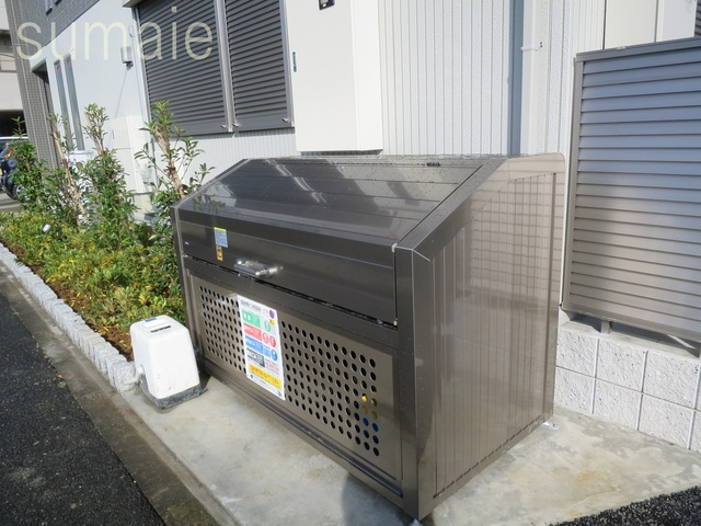 カーサドマーニのその他共用部分|敷地内に便利なゴミ置き場あります♪