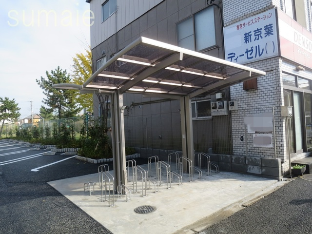 カーサドマーニのその他共用部分|敷地内に屋根付き駐輪場あります♪