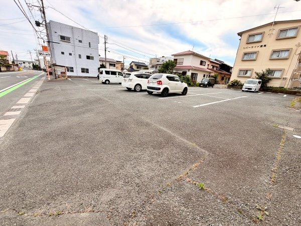 飯尾マンションの駐車場