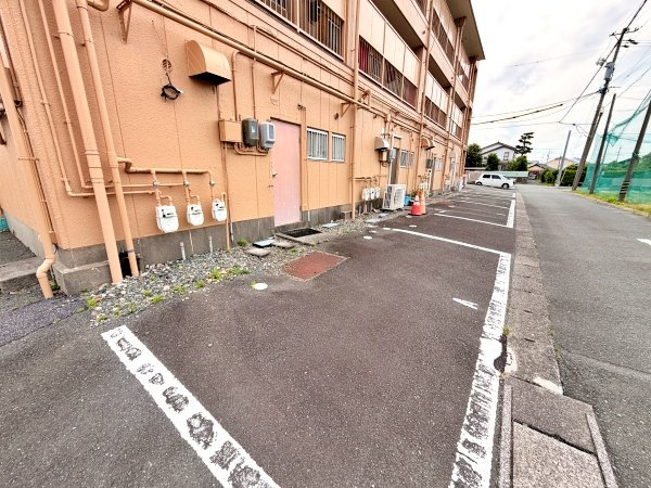 飯尾マンションの駐車場