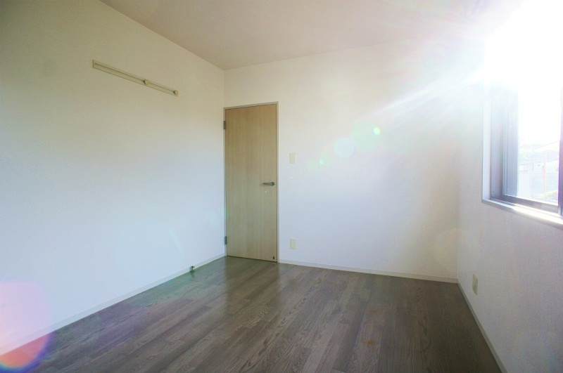 ベルナールⅡの寝室|広くて明るい寝室※同タイプのお部屋になります。
