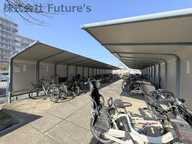 パークフィールドみさと5街区1号館の駐車場|屋根付きの駐輪場（要空き・料金確認）