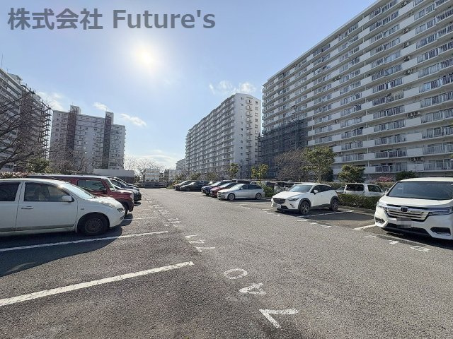 パークフィールドみさと5街区1号館の駐車場|敷地内駐車場（要空き・料金確認）