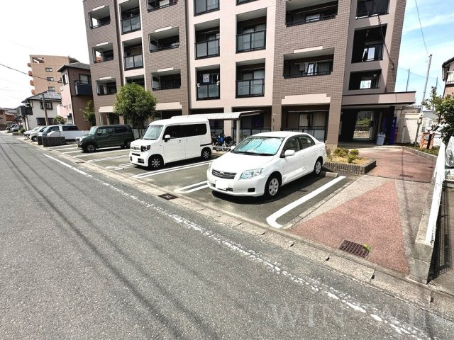 プリムローズの駐車場
