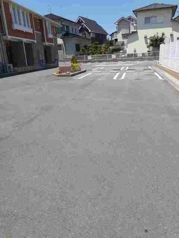 シェルブルーの駐車場