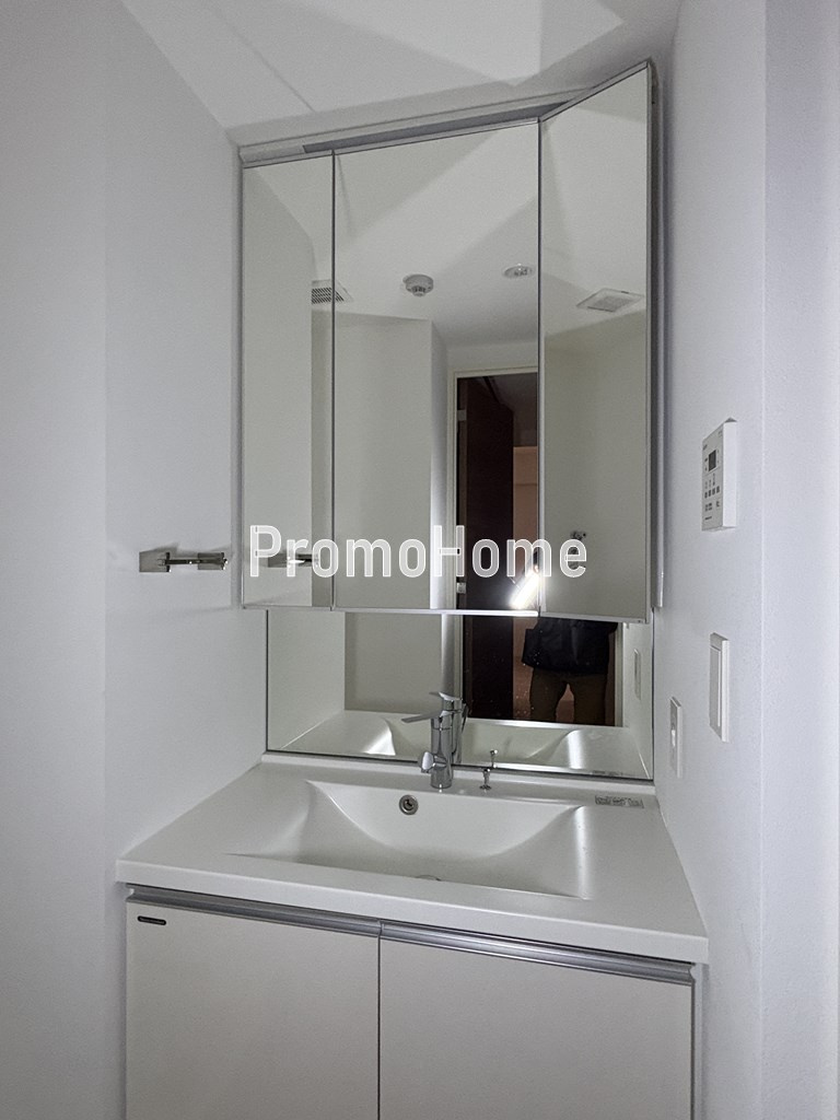 グラン千代田岩本町のエントランス