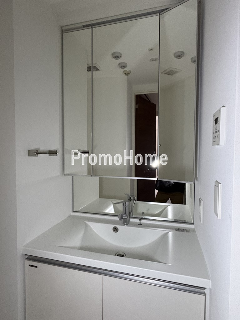 グラン千代田岩本町のエントランス