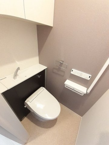 フリーデンハイム中浜のトイレ|落ち着いた色調のトイレです
