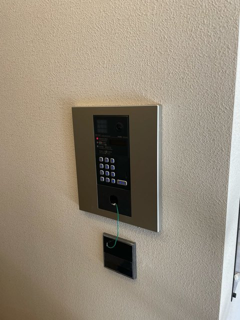 Sara松原のセキュリティ|オートロック付きのエントランス