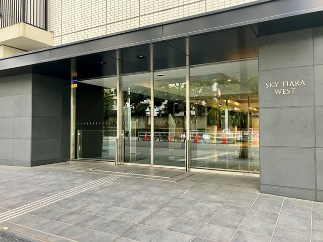スカイティアラ　ウエストのエントランス