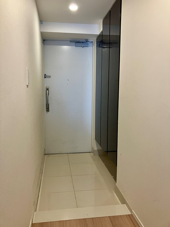 スカイティアラ　ウエストの玄関