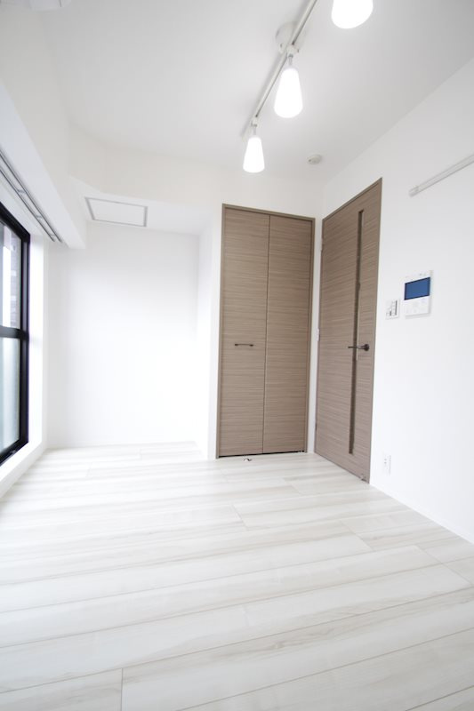 ブライズ関内マキシヴの洋室