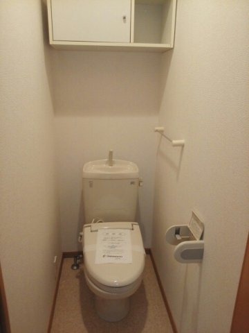 サンビレッジのトイレ|落ち着いた色調のトイレです