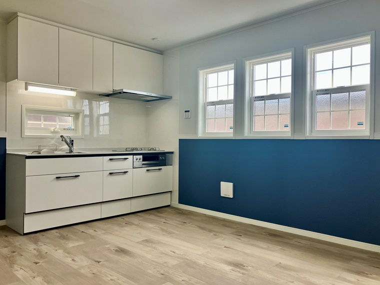 コースタル金杉の居間・リビング