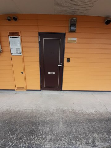 エレガンス鶴のエントランス|ゆとりのあるエントランスです