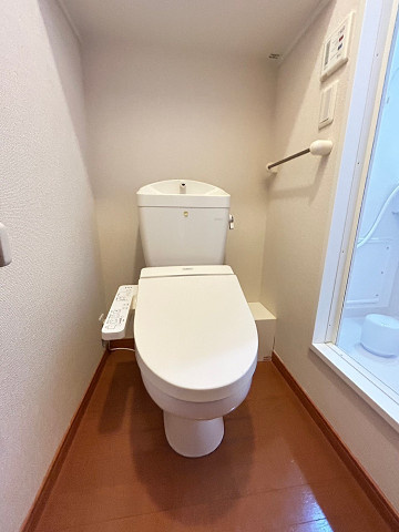 レオパレス上坂部のトイレ|ゆったりとした空間のトイレです