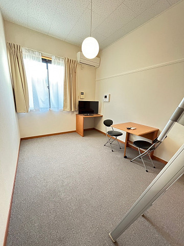 レオパレス上坂部の居間・リビング|ゆったり過ごせる居間です