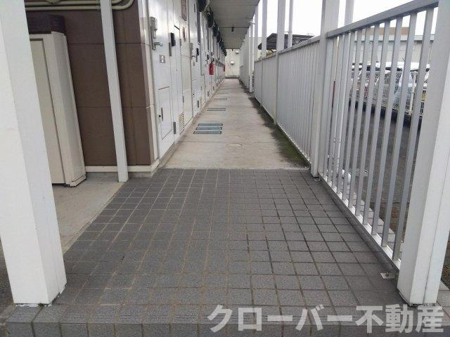 レオパレスルートイレブンのエントランス