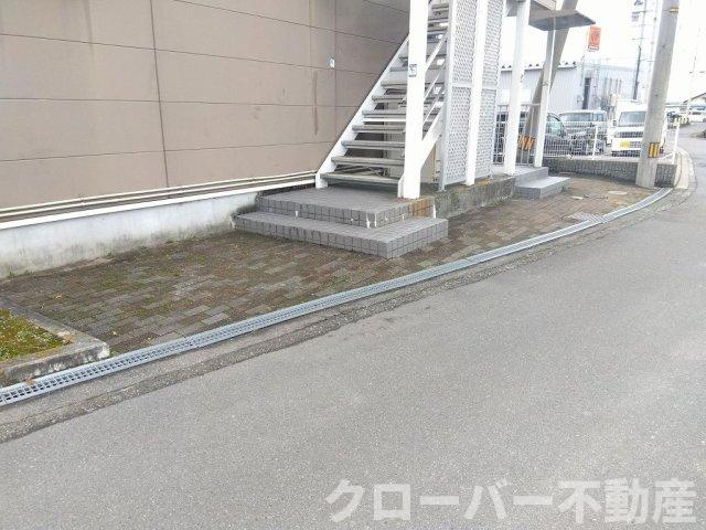 レオパレスルートイレブンの駐車場