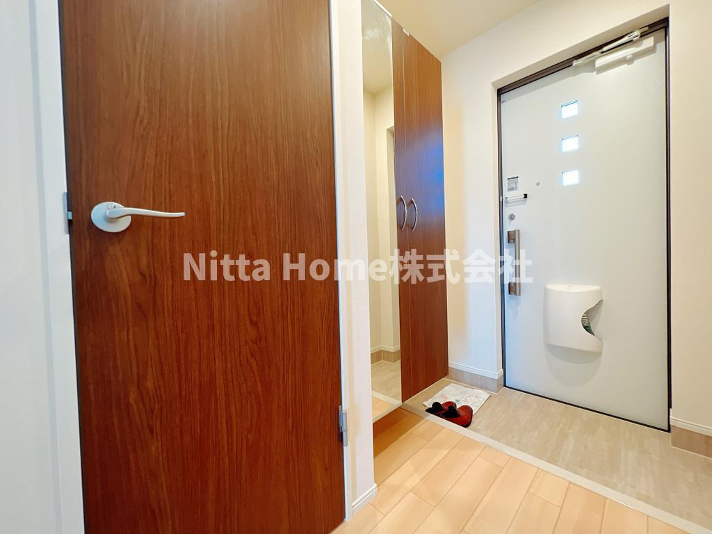 パークサイドヴィレッジの玄関|シューズボックス完備の玄関です◆