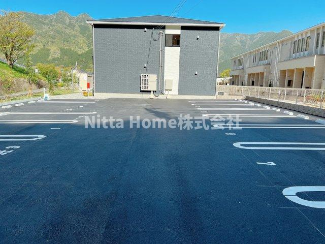 パークサイドヴィレッジの駐車場|敷地内に駐車場も完備！