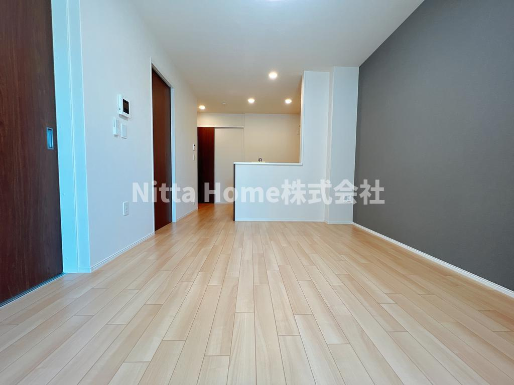 パークサイドヴィレッジの居間・リビング|アクセントクロスがオシャレです(^^♪