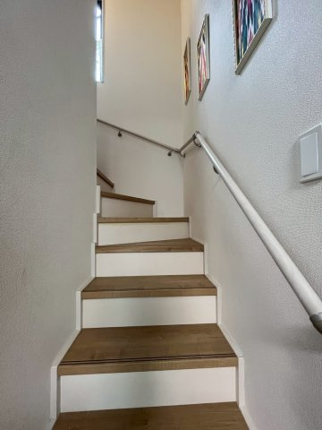 新井町　中古戸建てのその他|階段部分☆
