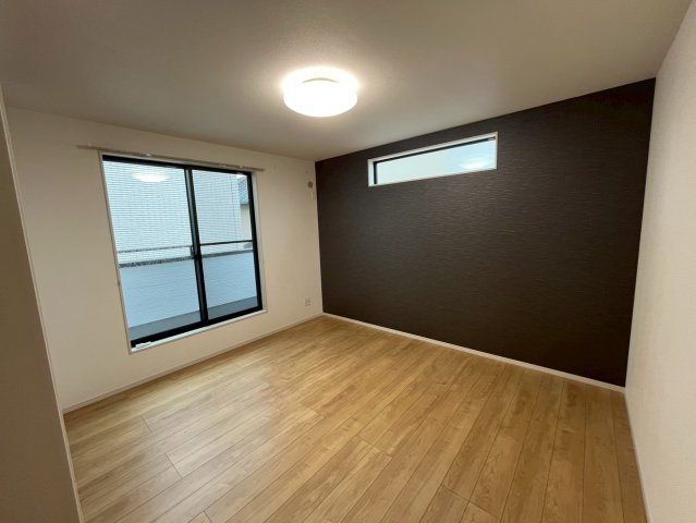 新井町　中古戸建ての洋室
