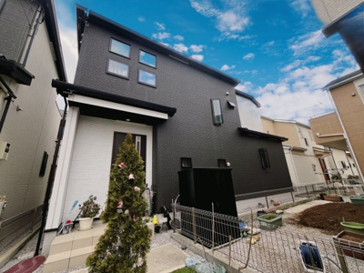 【外観】 | 新井町　中古戸建て | ツートンカラーの引き締まった外観☆