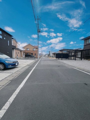 【前面道路含む現地写真】 | 新井町　中古戸建て