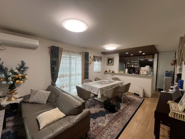 【居間・リビング】 | 新井町　中古戸建て | 広々リビング☆