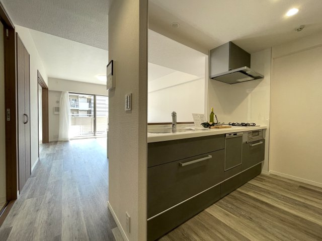 なんてこった！駐車場１台分専用無償！見た目も良きな『エルフィーノ横浜・市沢の丘』リフォームのキッチン|きれいなキッチンです