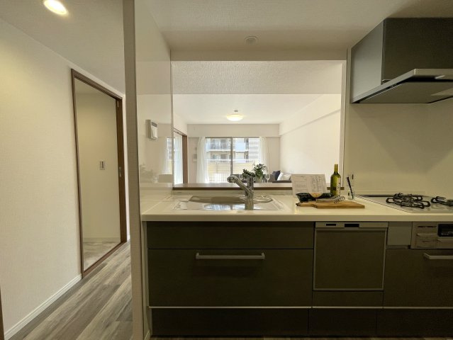 なんてこった！駐車場１台分専用無償！見た目も良きな『エルフィーノ横浜・市沢の丘』リフォームのキッチン|使いやすいキッチンです