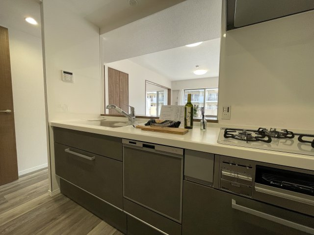 なんてこった！駐車場１台分専用無償！見た目も良きな『エルフィーノ横浜・市沢の丘』リフォームのキッチン|キッチンです